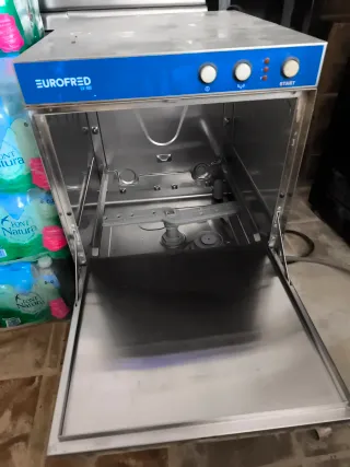 Lavastoviglie per bicchieri EUROFRED per la ristorazione