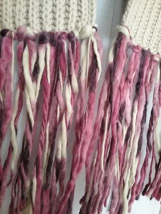 Bufanda de lana beige y rosa con flecos