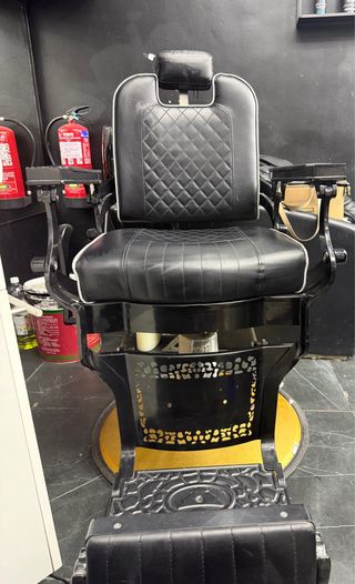 Silla de barbería negra de cuero