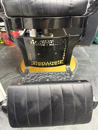 Silla de barbería negra de cuero