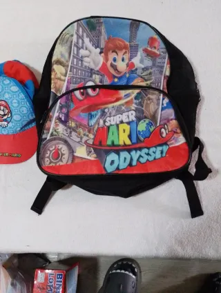 Mochila y gorra Mario Odyssey