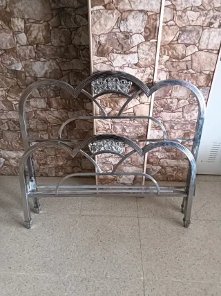 Cabecero de cama antiguo plateado