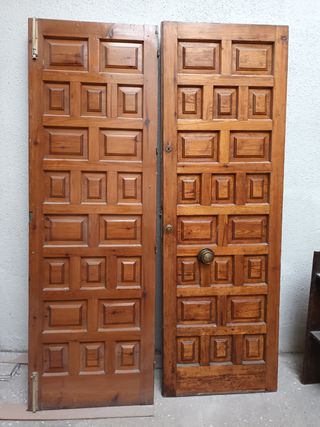 Puerta de dos hojas estilo castellano