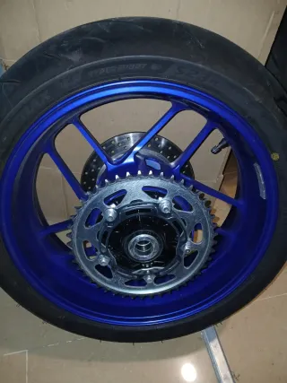 Ruedas MT09