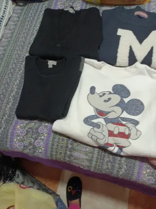 Lote de jerséis y sudadera Mickey