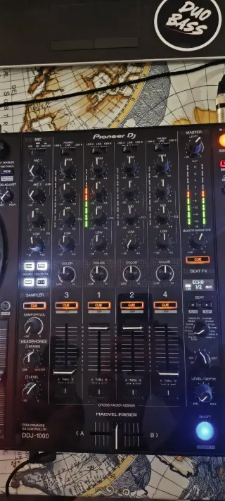 Mesa de mezclas Pioneer DJ DDJ-1000