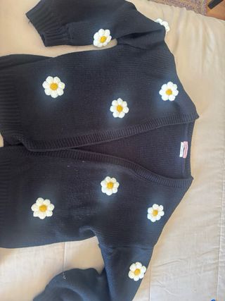Cárdigan Negro GLOWRIAS con Flores Blancas