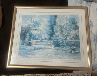 Cuadro azul y dorado con marco metálico