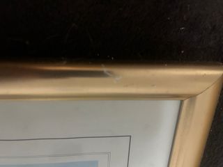 Cuadro azul y dorado con marco metálico