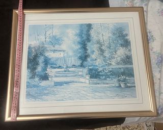 Cuadro azul y dorado con marco metálico