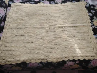 Copertina neonato in lana fatta a mano giallo ocra