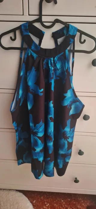 Blusa floral sin mangas