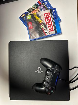 PS4 Pro Nera + Mando + Cavi