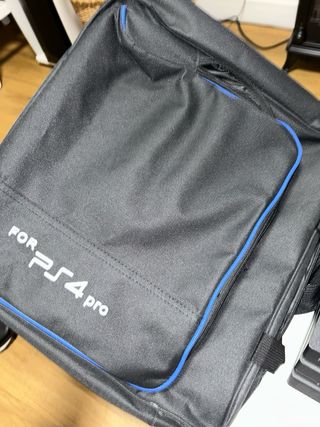 PS4 Pro Nera + Mando + Cavi