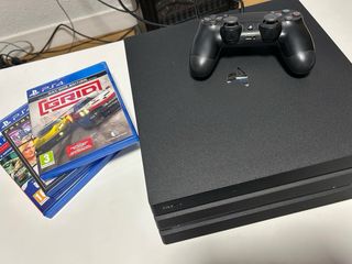 PS4 Pro Nera + Mando + Cavi