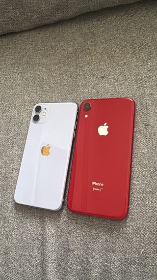 iPhone XR Rosso e iPhone 11 Viola