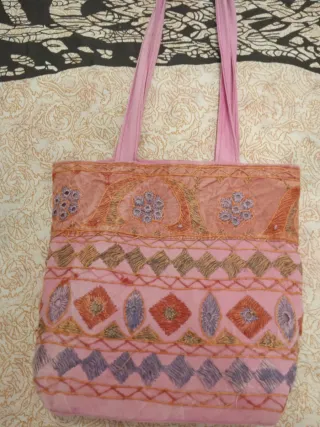 Bolso vintage bordado rosa y morado