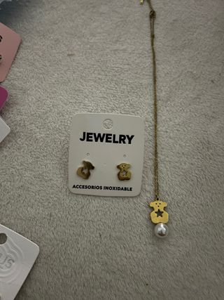 Conjunto de collar y pendientes