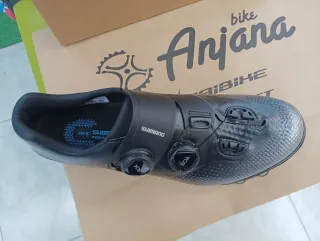 Shimano XC702 Negro T44 Horna Ancha