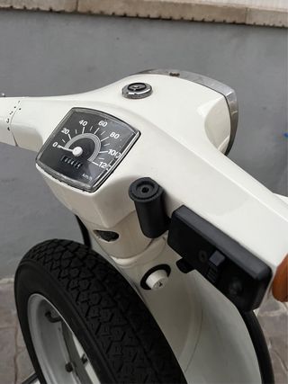 Soporte Móvil Vespa Primavera