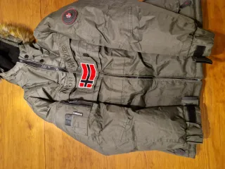 Abrigo Geographical Norway verde.Talla 14 años