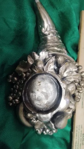 Doppio corno portafortuna in metallo argentato