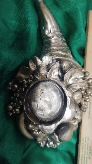 Doppio corno portafortuna in metallo argentato