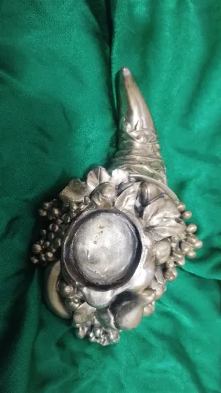 Doppio corno portafortuna in metallo argentato