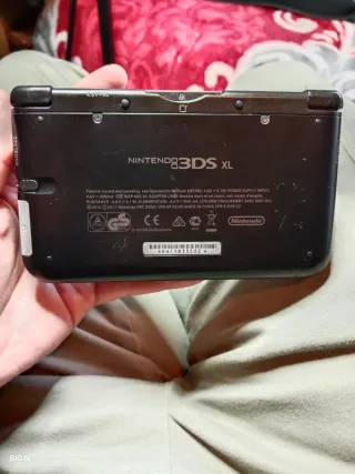 Nintendo 3DS XL con caricatore e pennino