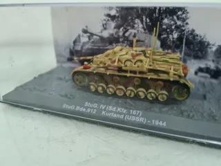 2 Tanques WWII Sd.Kfz. 234/2 y StuG. IV