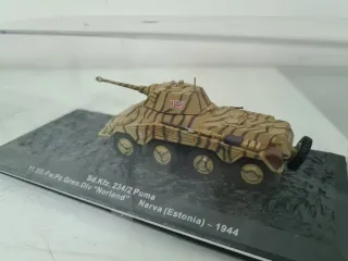 2 Tanques WWII Sd.Kfz. 234/2 y StuG. IV