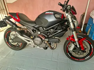 VENDO O CAMBIO Ducati Monster 696+ 2013 23600km