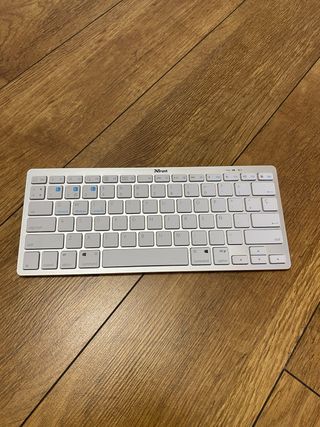 Teclado Bluetooth inalámbrico ultrafino