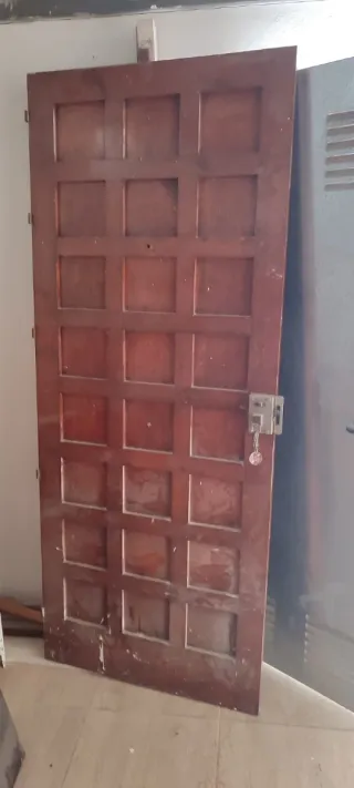 Puerta antigua madera maciza