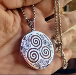 Colgante Acero Triqueta con Cadena