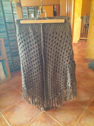 Falda lana marrón crochet flecos con forro interio