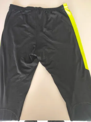 Pantalones Nike negros con rallas amarillas