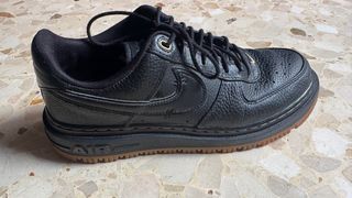 Nike Air Force 1 Luxe Negro Dorado