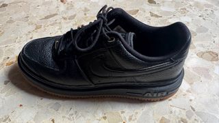 Nike Air Force 1 Luxe Negro Dorado