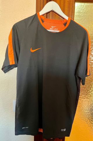 Camiseta Nike Dri-Fit Gris y Naranja
