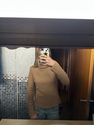 Jersey cuello alto beige