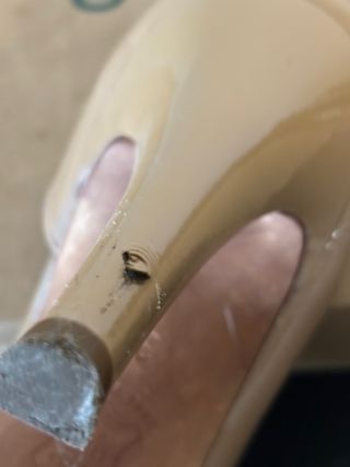 Zapatos de tacón beige peep toe