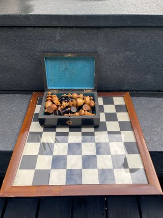 Juego de ajedrez de madera con caja