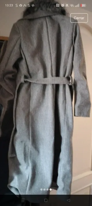 Abrigo gris cuello pelo sintético