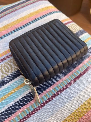 Cartera DKNY cremallera negra