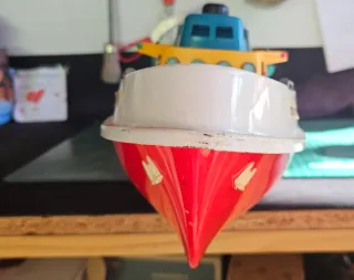 Barco de juguete TRITON