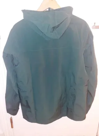 Chaqueta cortavientos Arc'teryx con capucha. M