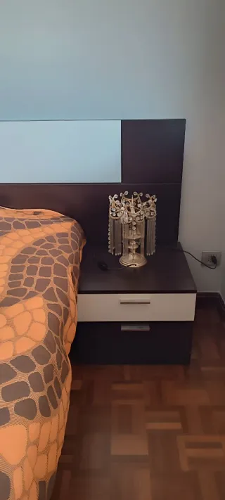 Cabecero y mesitas de noche