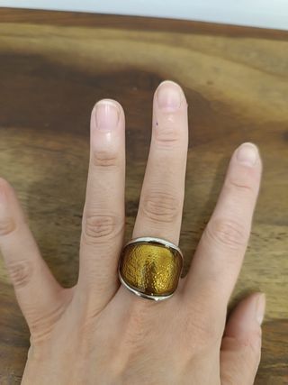 Anillo ámbar dorado y plateado