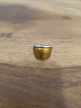 Anillo ámbar dorado y plateado